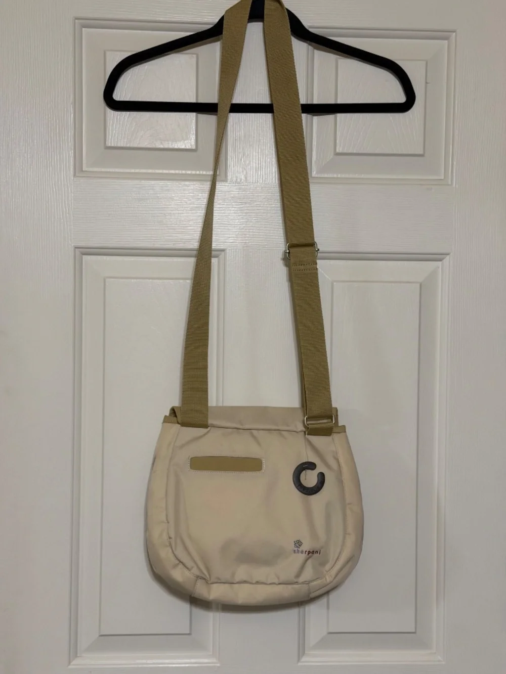 NWT Sherpani Mille Beige Crossbody Bag Lined Zip Pockets and Adjustable Strap
